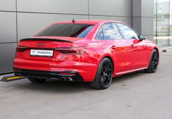 Подержанный автомобиль Audi A4 Sedan 2020 года (5 фото)