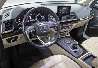 Подержанный автомобиль Audi Q5 2018 года (17 фото)