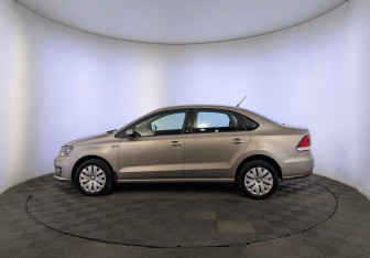 Подержанный автомобиль Volkswagen Polo Sedan 2016 года (8 фото)