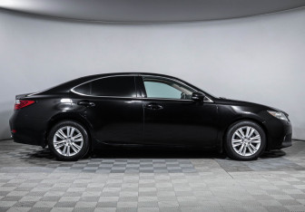 Подержанный автомобиль Lexus ES 2013 года (4 фото)