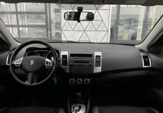 Подержанный автомобиль Peugeot 4007 2008 года (11 фото)