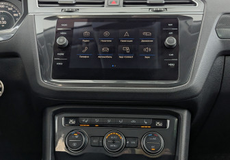 Подержанный автомобиль Volkswagen Tiguan 2018 года (17 фото)