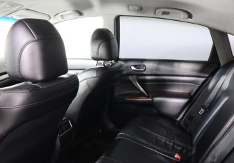 Подержанный автомобиль Nissan Teana 2010 года (12 фото)