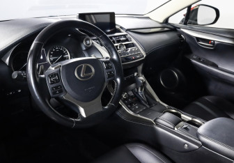 Подержанный автомобиль Lexus NX 2018 года (14 фото)