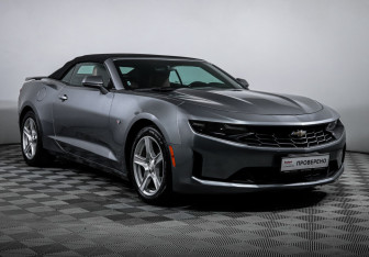Подержанный автомобиль Chevrolet Camaro Convertible 2019 года (3 фото)