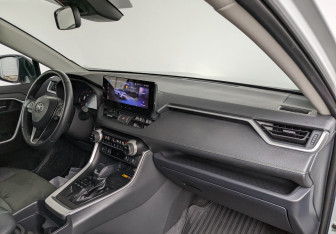 Подержанный автомобиль Toyota RAV4 2024 года (2 фото)