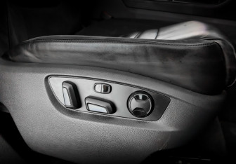 Подержанный автомобиль Volkswagen Touareg 2011 года (25 фото)