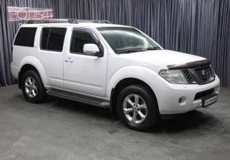 Подержанный автомобиль Nissan Pathfinder 2014 года (3 фото)