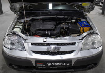 Подержанный автомобиль Chevrolet Niva 2013 года (9 фото)