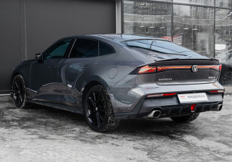 Подержанный автомобиль Changan UNI-V 2023 года (7 фото)