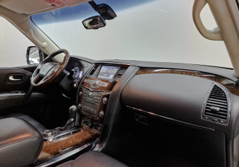 Подержанный автомобиль Infiniti QX80 2014 года (13 фото)