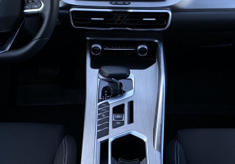 Подержанный автомобиль Geely Coolray 2023 года (13 фото)