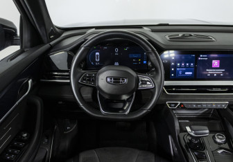 Подержанный автомобиль Geely Monjaro 2024 года (11 фото)