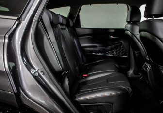 Подержанный автомобиль Hyundai Santa Fe 2022 года (9 фото)