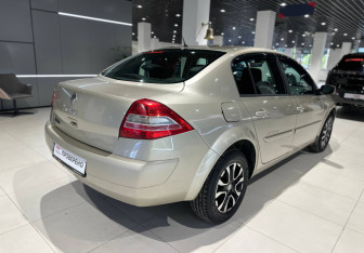 Подержанный автомобиль Renault Megane Sedan 2008 года (3 фото)