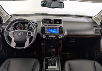 Подержанный автомобиль Toyota Land Cruiser Prado 2017 года (14 фото)