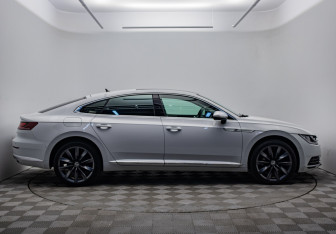 Подержанный автомобиль Volkswagen Arteon 2020 года (6 фото)