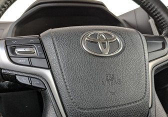Подержанный автомобиль Toyota Land Cruiser Prado 2018 года (25 фото)