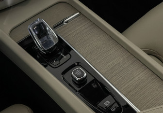 Подержанный автомобиль Volvo XC60 2021 года (17 фото)