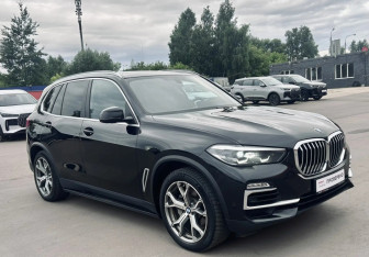 Подержанный автомобиль BMW X5 2021 года (3 фото)