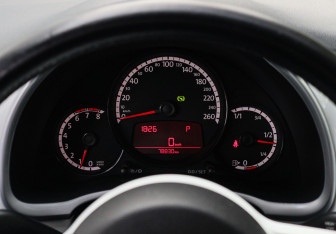 Подержанный автомобиль Volkswagen Beetle Hatchback 2014 года (13 фото)