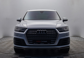 Подержанный автомобиль Audi Q7 2015 года (8 фото)