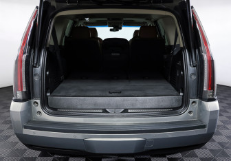 Подержанный автомобиль Cadillac Escalade Suv 2019 года (11 фото)