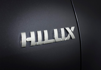 Подержанный автомобиль Toyota Hilux 2015 года (20 фото)