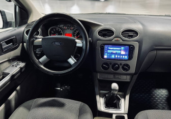 Подержанный автомобиль Ford Focus Wagon 2011 года (10 фото)