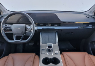 Подержанный автомобиль Omoda C5 2022 года (13 фото)