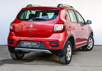 Подержанный автомобиль Renault Sandero 2016 года (5 фото)