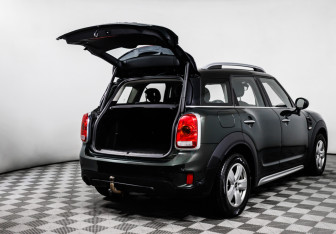 Подержанный автомобиль MINI Countryman 2019 года (15 фото)