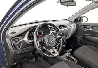 Подержанный автомобиль Kia Rio Hatchback 2021 года (16 фото)