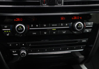 Подержанный автомобиль BMW X5 2017 года (21 фото)