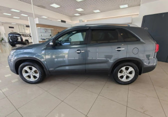 Подержанный автомобиль Kia Sorento 2014 года (8 фото)
