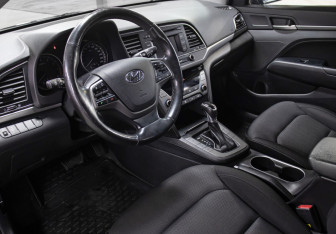 Подержанный автомобиль Hyundai Elantra Sedan 2018 года (16 фото)