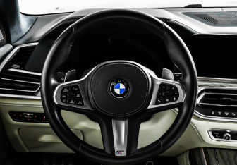 Подержанный автомобиль BMW X7 2019 года (12 фото)