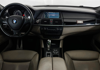 Подержанный автомобиль BMW X6 M 2012 года (12 фото)