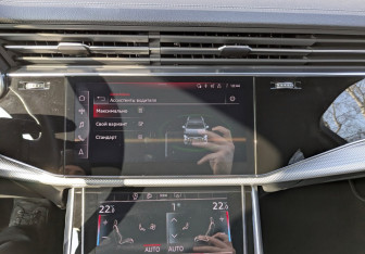 Подержанный автомобиль Audi Q7 2023 года (26 фото)
