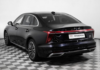 Подержанный автомобиль Hongqi H5 2023 года (7 фото)