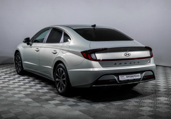 Подержанный автомобиль Hyundai Sonata 2020 года (7 фото)