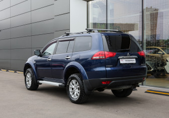 Подержанный автомобиль Mitsubishi Pajero Sport 2014 года (7 фото)