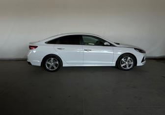 Подержанный автомобиль Hyundai Sonata 2018 года (4 фото)