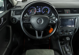 Подержанный автомобиль Skoda Rapid Liftback 2017 года (10 фото)