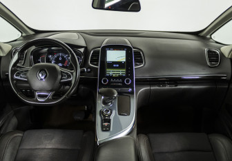 Подержанный автомобиль Renault Espace 2016 года (13 фото)
