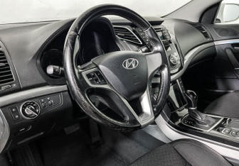 Подержанный автомобиль Hyundai i40 Sedan 2014 года (13 фото)