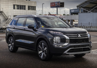 Новый Mitsubishi Outlander 2025 (3 фото)