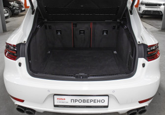 Подержанный автомобиль Porsche Macan 2017 года (10 фото)