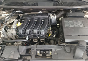 Подержанный автомобиль Renault Fluence 2010 года (18 фото)