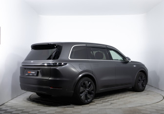 Подержанный автомобиль LiXiang L9 2023 года (4 фото)